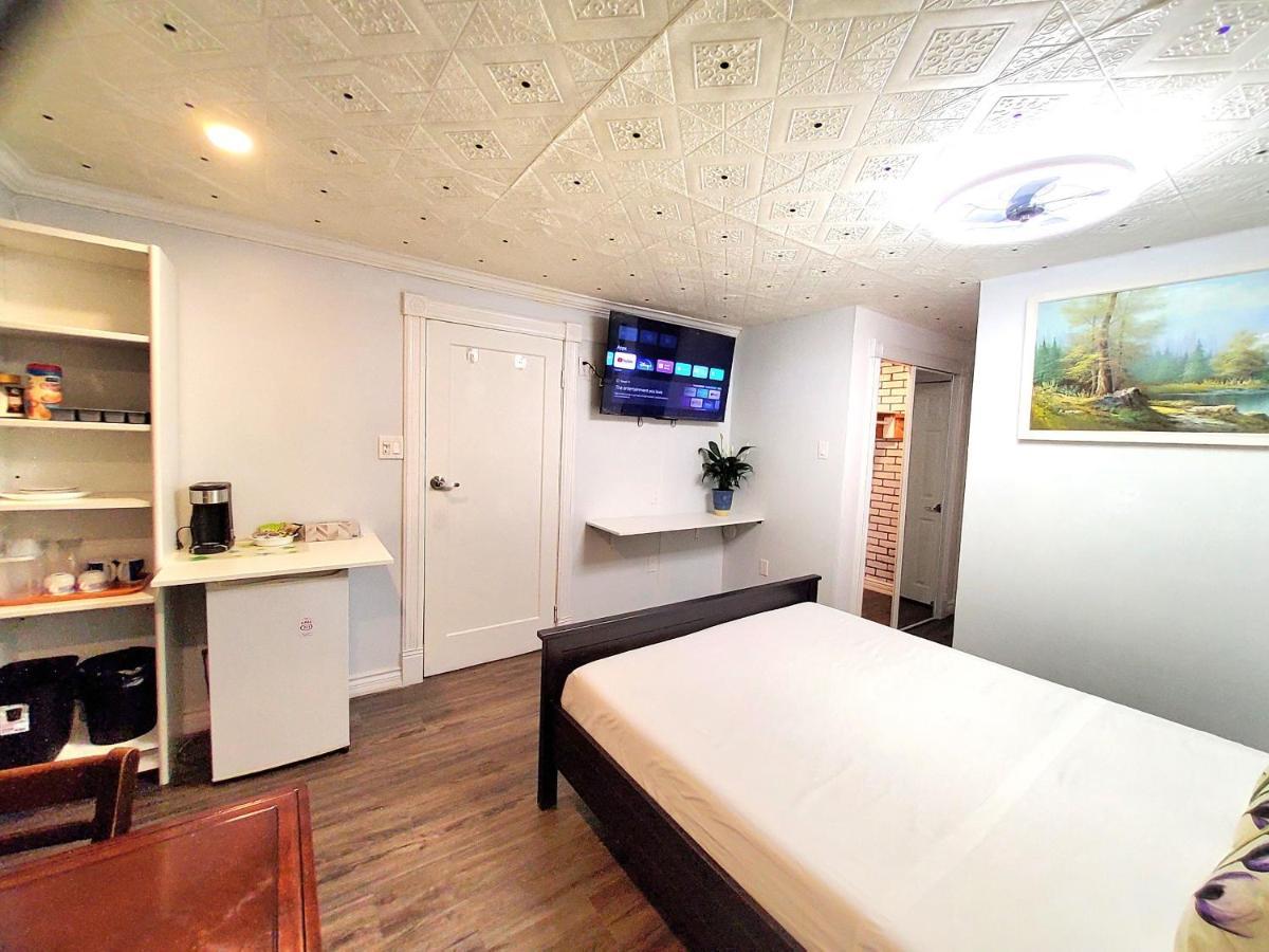 Renovated Cozy Bedroom With Private Washroom Toronto Eksteriør bilde